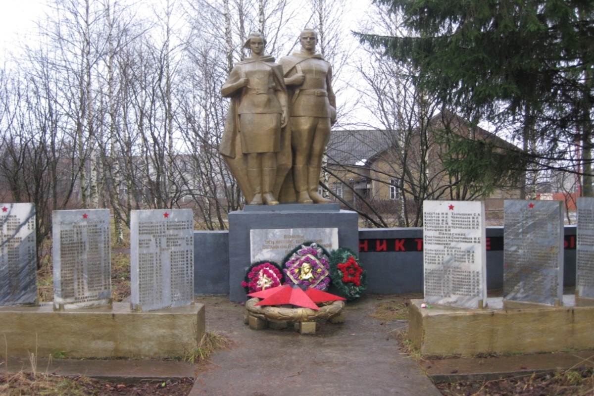 Памятник погибшим воинам-односельчанам, с. Русское